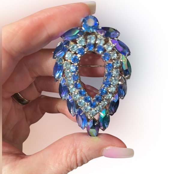 BOOK PIECE Famous Blue Lagoon Demi-Parure by DeLizza & Elster for Sarah Coventry - Picture 9 of 12